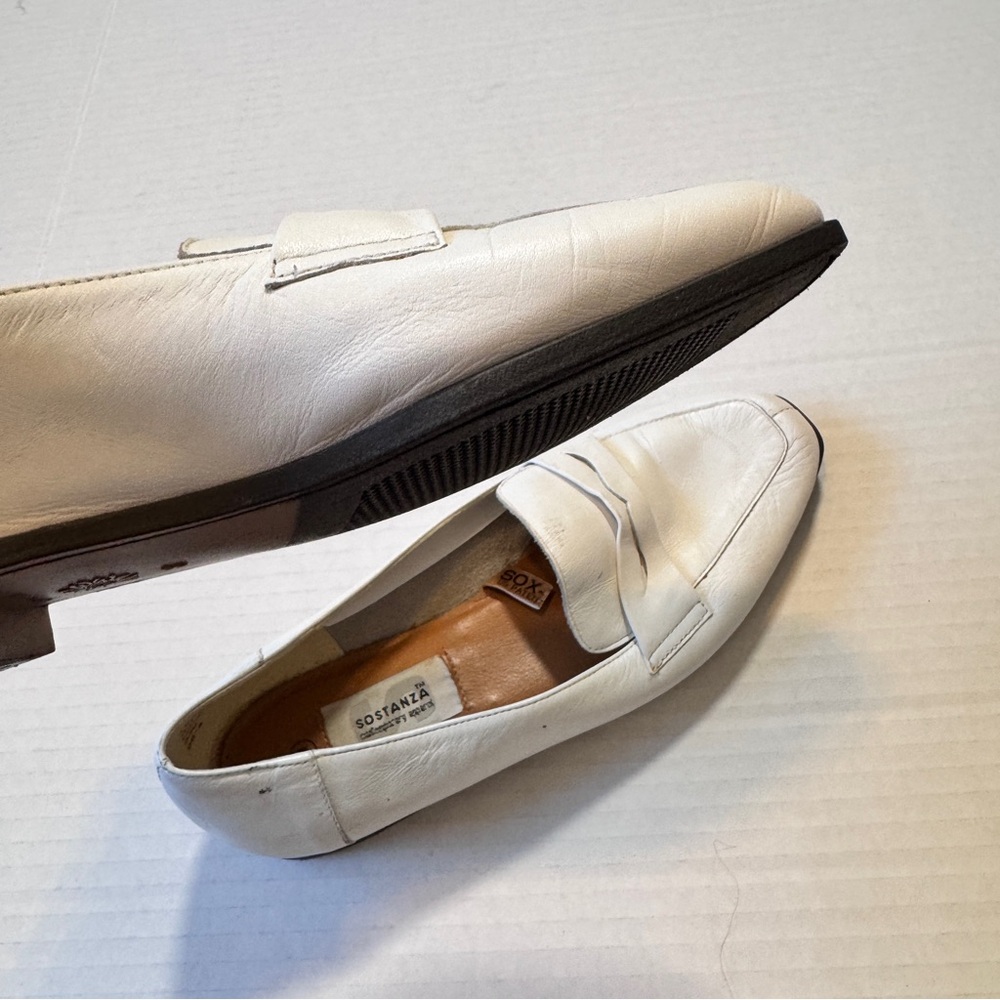 Vintage whiteWomen's Loafers size 8 but fit like 7.5
Great condition ! - Picture 3 of 10